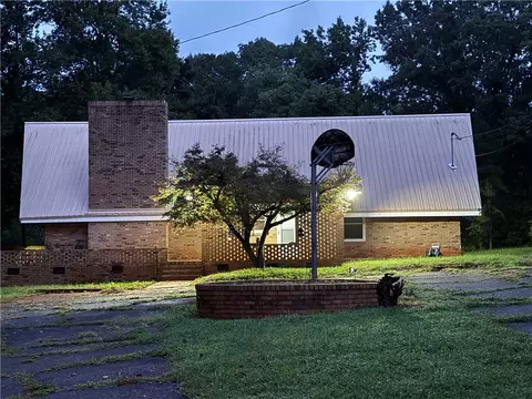 141 Utz Ln, Starr, SC 29684 photo 3