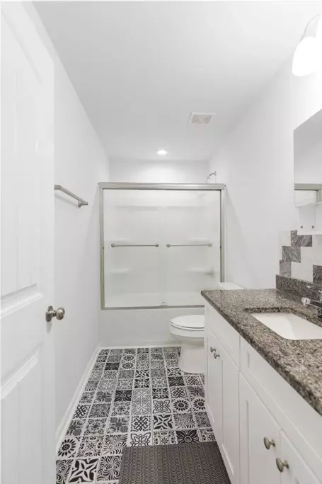 Bath - 118 Branch St, Walhalla, SC 29691 photo 1 of 2