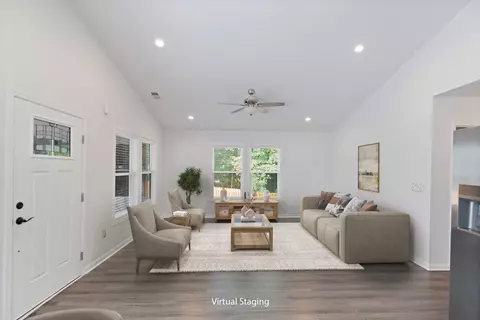 Living - 118 Branch St, Walhalla, SC 29691 photo 2 of 4