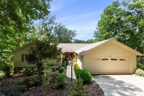 13 Passage Ln, Salem, SC 29676