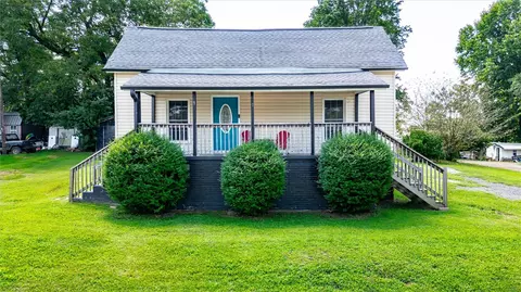 7 Hunt Ave, Liberty, SC 29657