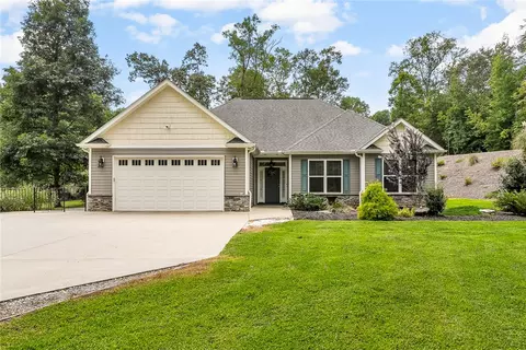 6 Silverbush Ln, Marietta, SC 29661