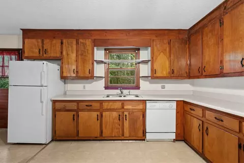 Kitchen - 363 Mountain View Dr, Central, SC 29630 photo 2 of 3