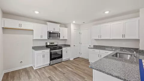 Kitchen - 516 Whitewater Rdg, Seneca, SC 29678 photo 2 of 5
