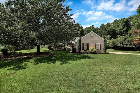 106 Tall Willow Dr, Seneca, SC 29672