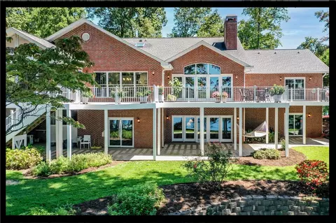 532 Beacon Shores Dr, Seneca, SC 29672