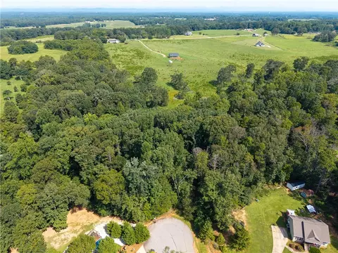218 High Meadows Dr, Westminster, SC 29693 photo 3