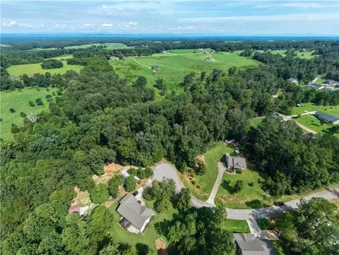 218 High Meadows Dr, Westminster, SC 29693 photo 4