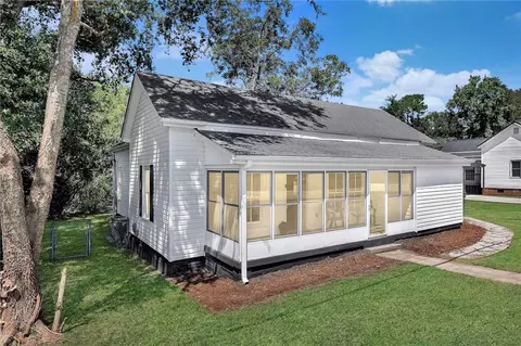 404 Hampton St, Iva, SC 29655