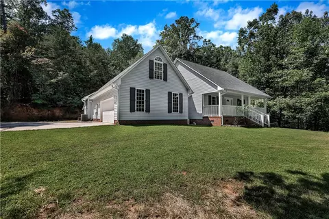 120 Pin Du Lac Dr, Central, SC 29630