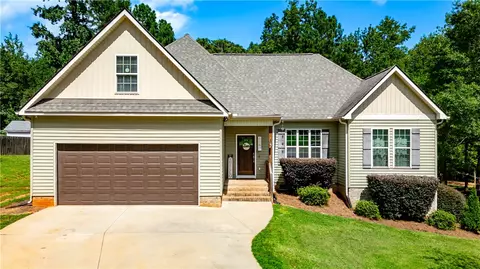 116 Ridgeland Dr, Six Mile, SC 29682