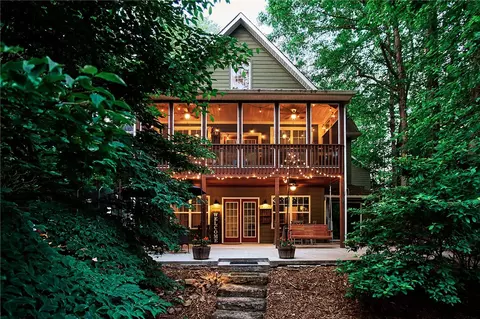 141 W Waters Edge Ln, West Union, SC 29696