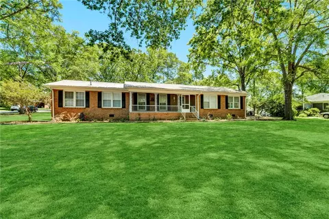 302 Forest Ln, Belton, SC 29627