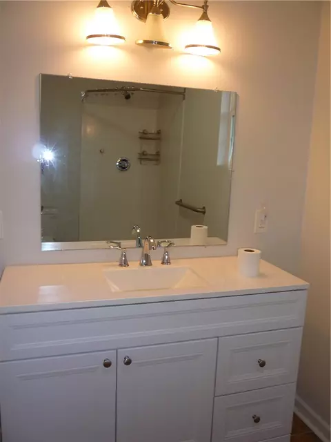 Bath - 607 Renea Dr, Walhalla, SC 29691 photo 2 of 4