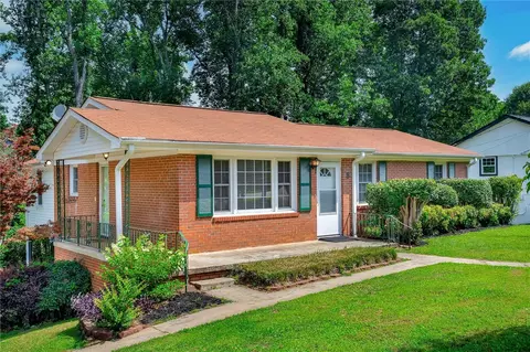 8 Glen Haven Ct, Greenville, SC 29611