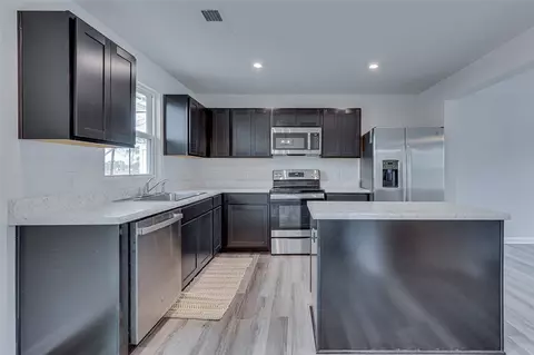 Kitchen - 258 Brooklane Ct, Easley, SC 29642 photo 3 of 4