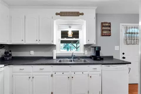 Kitchen - 1208 Five Forks Rd, Pendleton, SC 29670 photo 2 of 4