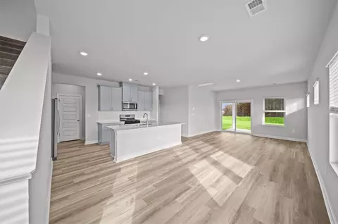 Living - 800 Conifer Ct, Pendleton, SC 29670 photo 1 of 2