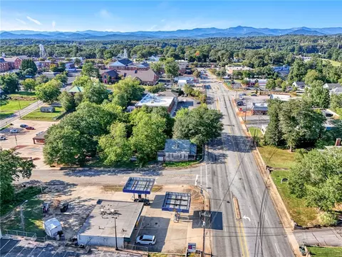 View/Area - 220 Hampton Ave, Pickens, SC 29671 photo 2 of 10