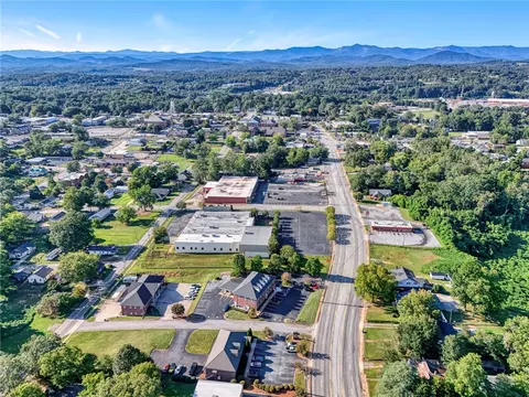 View/Area - 220 Hampton Ave, Pickens, SC 29671 photo 7 of 10