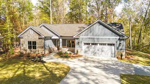 1012 E Laurel Dr, Westminster, SC 29693
