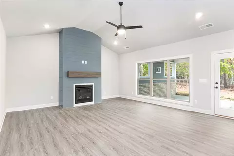 1012 E Laurel Dr, Westminster, SC 29693 photo 7