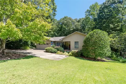 211 Cherokee Dr, Fair Play, SC 29643