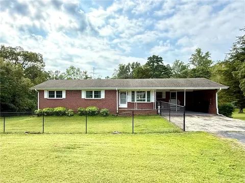 1006 Kaye St, Seneca, SC 29678