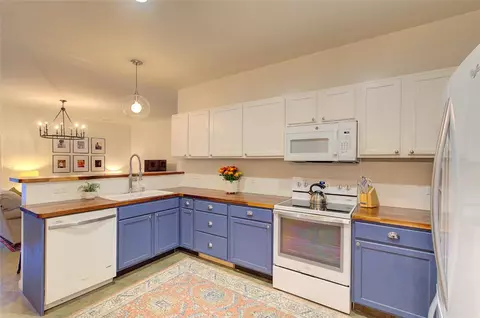 Kitchen - 404 Stone Rd, Williamston, SC 29697 photo 2 of 3