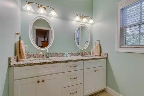 Bath - 113 Zula Cir, Starr, SC 29684 photo 2 of 3
