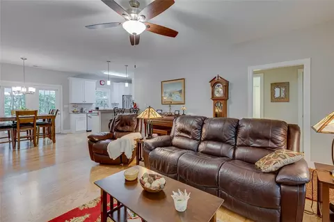 Living - 113 Zula Cir, Starr, SC 29684 photo 2 of 2