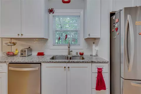 Kitchen - 113 Zula Cir, Starr, SC 29684 photo 4 of 5