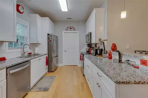 Kitchen - 113 Zula Cir, Starr, SC 29684 photo 2 of 5