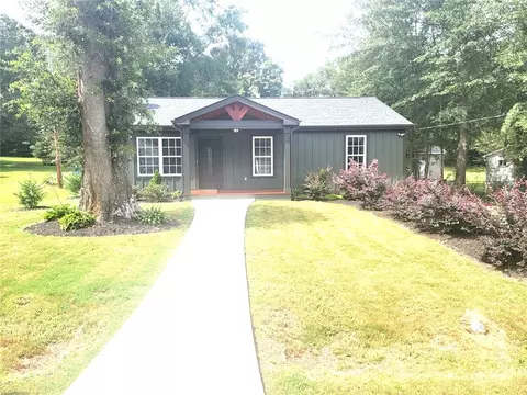 38 Spring St, Pelzer, SC 29669 photo 2