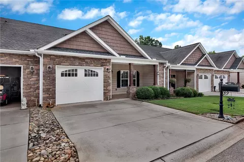 66 Hillsborough Dr, Anderson, SC 29621