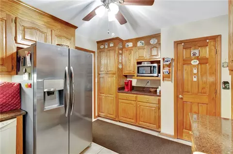 Kitchen - 5 Sitton Cir, Easley, SC 29642 photo 4 of 4