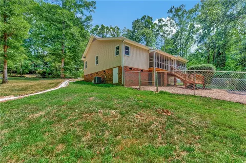 Exterior - 5 Sitton Cir, Easley, SC 29642 photo 9 of 11