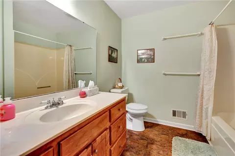 Bath - 5 Sitton Cir, Easley, SC 29642 photo 3 of 3