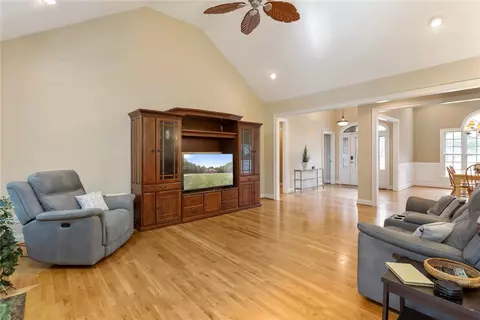 Living - 1421 Stringer Rd, Belton, SC 29627 photo 2 of 2