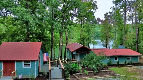 147 Lakeside Dr, Mountain Rest, SC 29664