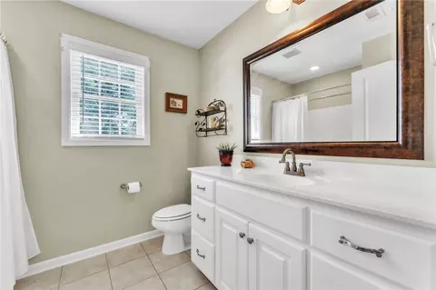 Bath - 124 Pinnacle Ln #B, Easley, SC 29642 photo 1 of 1