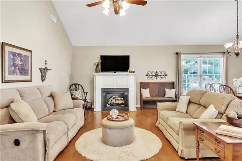 Living - 124 Pinnacle Ln #B, Easley, SC 29642 photo 3 of 3