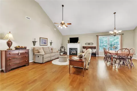 Living - 124 Pinnacle Ln #B, Easley, SC 29642 photo 1 of 3