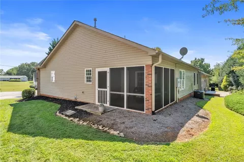 Exterior - 124 Pinnacle Ln #B, Easley, SC 29642 photo 6 of 6