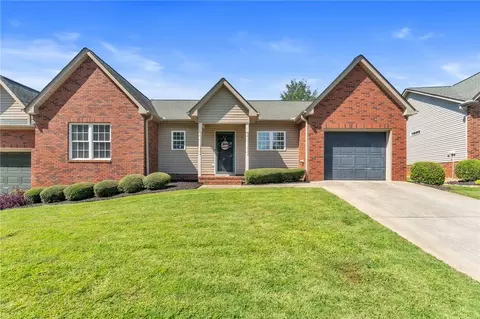 124 Pinnacle Ln #B, Easley, SC 29642