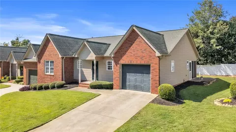 Exterior - 124 Pinnacle Ln #B, Easley, SC 29642 photo 3 of 6