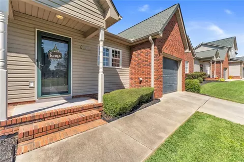 Exterior - 124 Pinnacle Ln #B, Easley, SC 29642 photo 4 of 6
