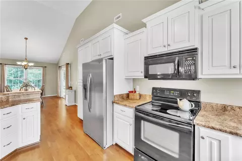 Kitchen - 124 Pinnacle Ln #B, Easley, SC 29642 photo 4 of 4