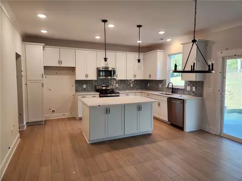 307 Old Shirley Rd, Central, SC 29630 photo 4