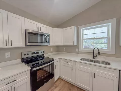Kitchen - 345 Code Cir, Seneca, SC 29678 photo 3 of 6